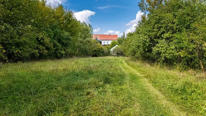 Prodej pozemku pro bydlení, Uhersko, 3765 m2
