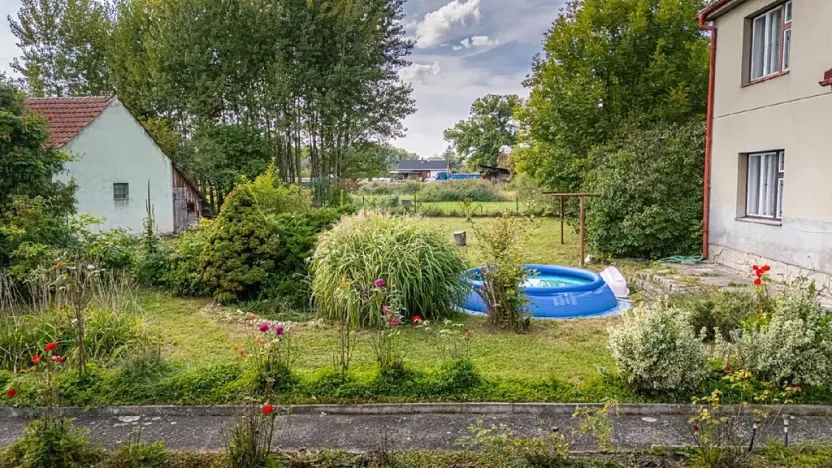 Prodej pozemku pro bydlení, Uhersko, 3765 m2