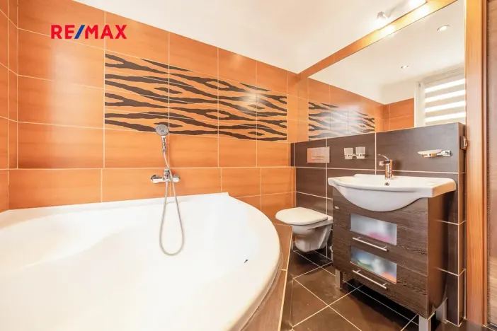 Pronájem bytu 2+1, Praha - Troja, Svídnická, 40 m2