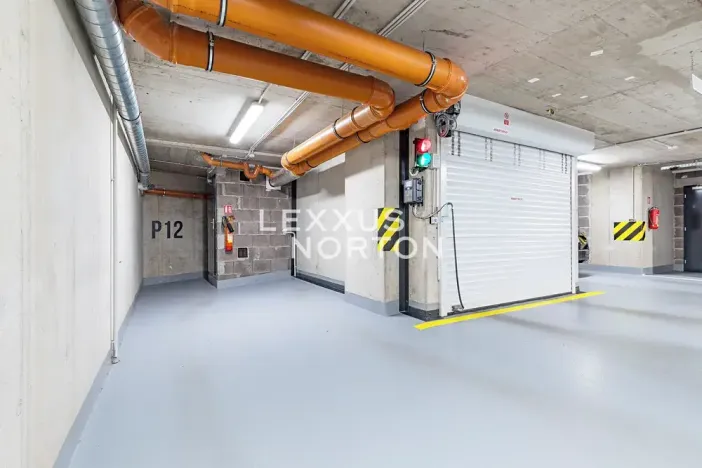 Pronájem garážového stání, Praha - Košíře, Tůmova, 15 m2