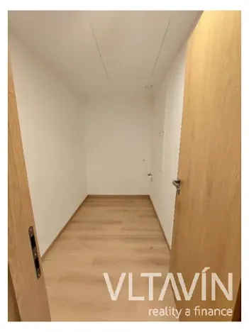 Pronájem bytu 2+kk, Praha - Hloubětín, Domalípova, 53 m2