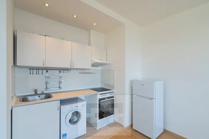 Pronájem bytu 1+kk, Praha - Troja, Lešenská, 26 m2