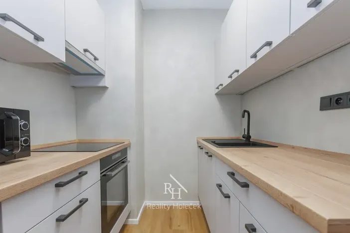 Pronájem bytu 1+kk, Kladno, Vojtěcha Lanny, 33 m2