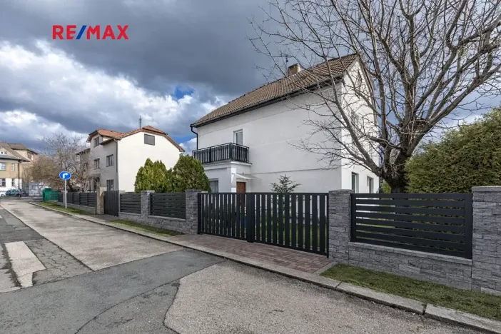 Prodej rodinného domu, Praha - Kyje, Osická, 246 m2