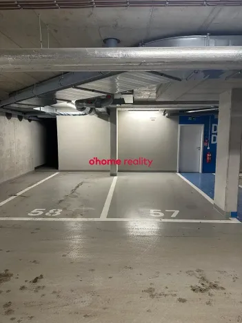Pronájem garážového stání, Olomouc, Milana Ticháka, 13 m2