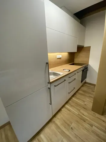 Pronájem bytu 1+kk, Zlín, Štefánikova, 26 m2
