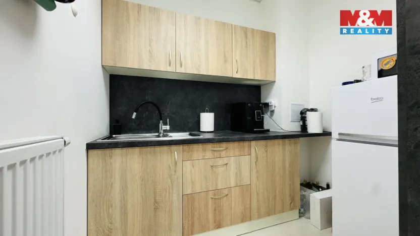 Pronájem kanceláře, Klecany, V Honech, 179 m2