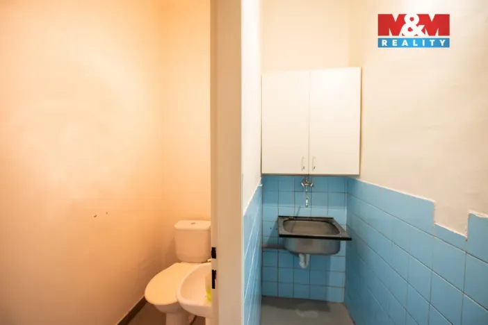 Pronájem kanceláře, Hradec Králové, Šafaříkova, 99 m2