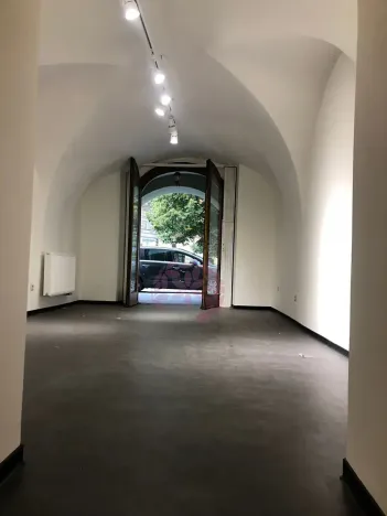 Pronájem obchodního prostoru, Praha - Staré Město, Uhelný trh, 42 m2