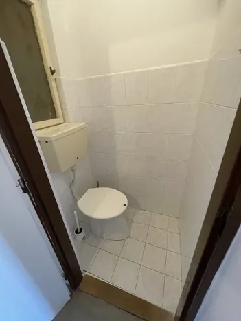 Pronájem bytu 1+kk, Praha - Břevnov, Šlikova, 29 m2