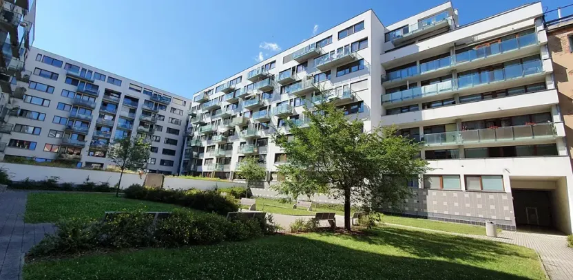 Pronájem bytu 2+kk, Praha - Holešovice, Poupětova, 51 m2