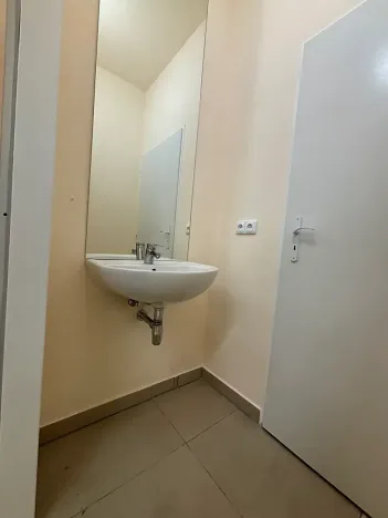 Prodej obchodního prostoru, Karlovy Vary, Divadelní náměstí, 100 m2