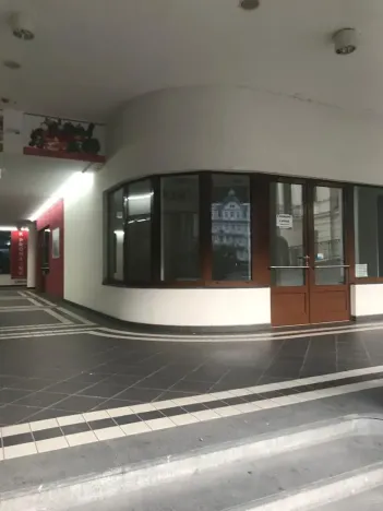 Prodej obchodního prostoru, Karlovy Vary, Divadelní náměstí, 27 m2