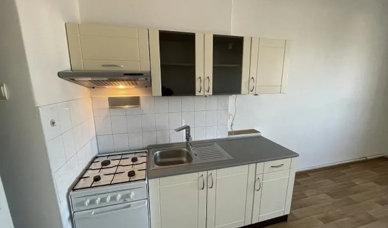 Pronájem bytu 1+kk, Praha - Břevnov, Šlikova, 29 m2