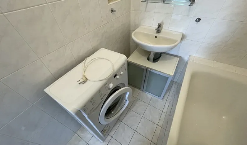 Pronájem bytu 1+kk, Praha - Břevnov, Šlikova, 29 m2