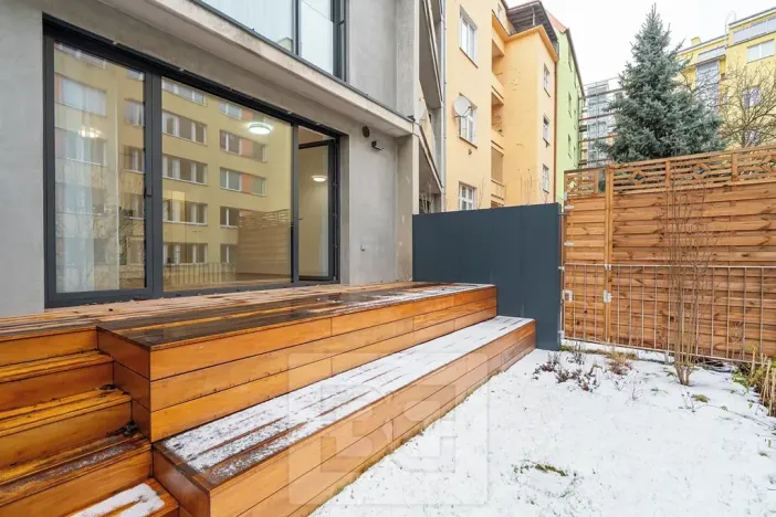 Pronájem bytu 1+kk, Praha - Košíře, Starokošířská, 43 m2