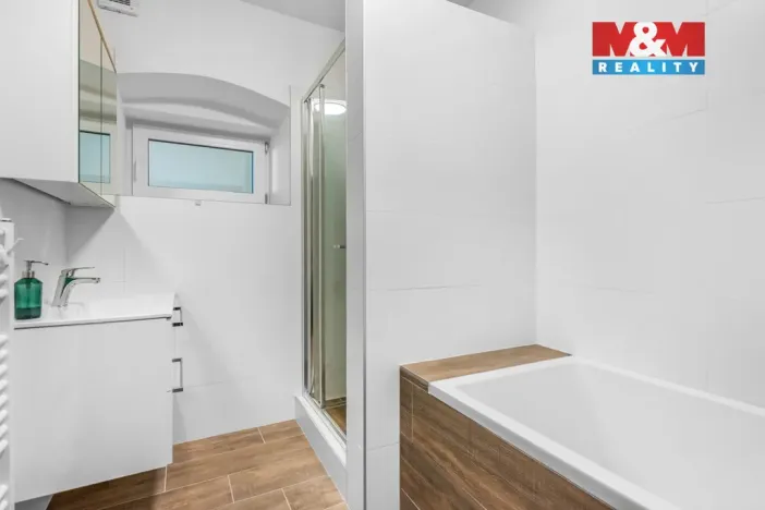 Pronájem bytu 3+kk, Bělá pod Bezdězem, Masarykovo náměstí, 100 m2