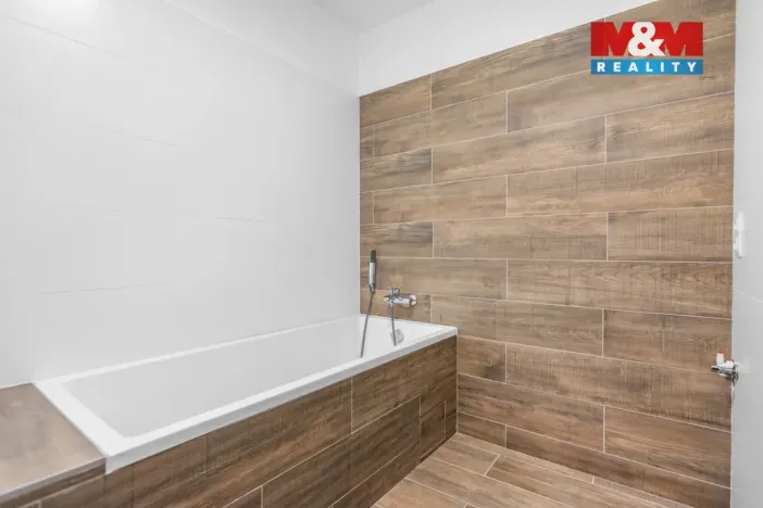 Pronájem bytu 3+kk, Bělá pod Bezdězem, Masarykovo náměstí, 100 m2