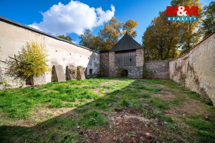 Prodej obchodního prostoru, Polička - Polička-Město, Komenského, 476 m2