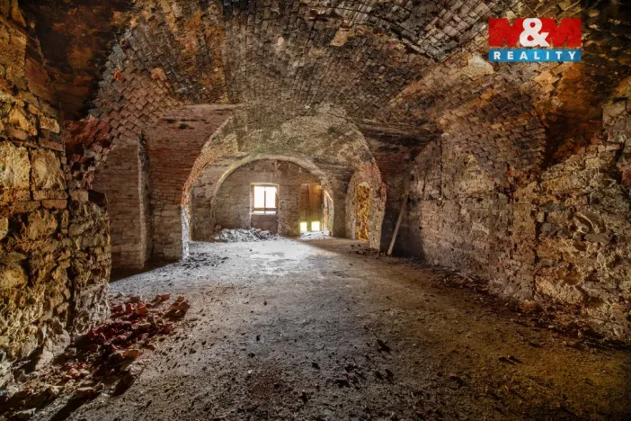 Prodej obchodního prostoru, Polička - Polička-Město, Komenského, 476 m2