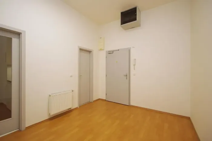 Pronájem kanceláře, Praha - Smíchov, Štefánikova, 70 m2