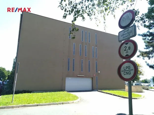 Pronájem garáže, Praha - Prosek, Lovosická, 17 m2