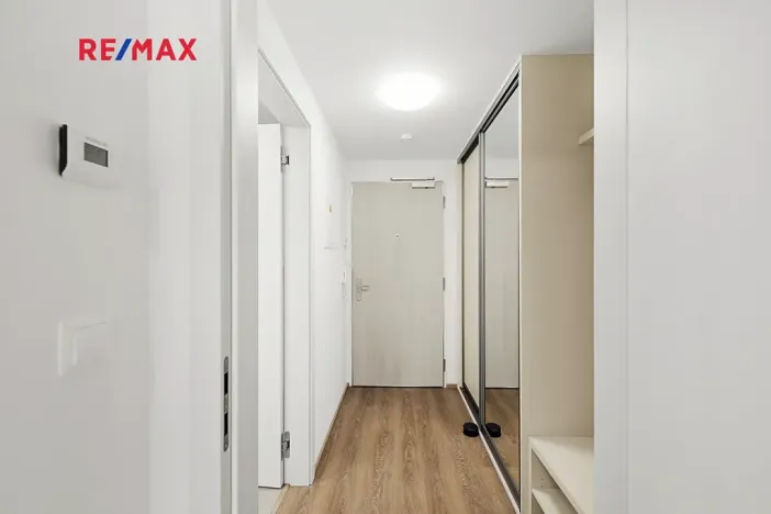 Pronájem bytu 1+kk, Praha - Hloubětín, Poděbradská, 33 m2