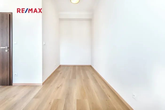 Pronájem bytu 1+kk, Praha - Libeň, náměstí Dr. Václava Holého, 27 m2