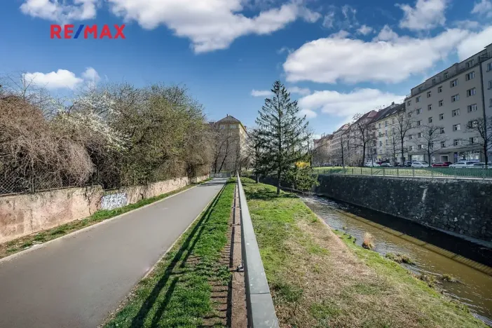 Pronájem bytu 1+kk, Praha - Libeň, náměstí Dr. Václava Holého, 27 m2