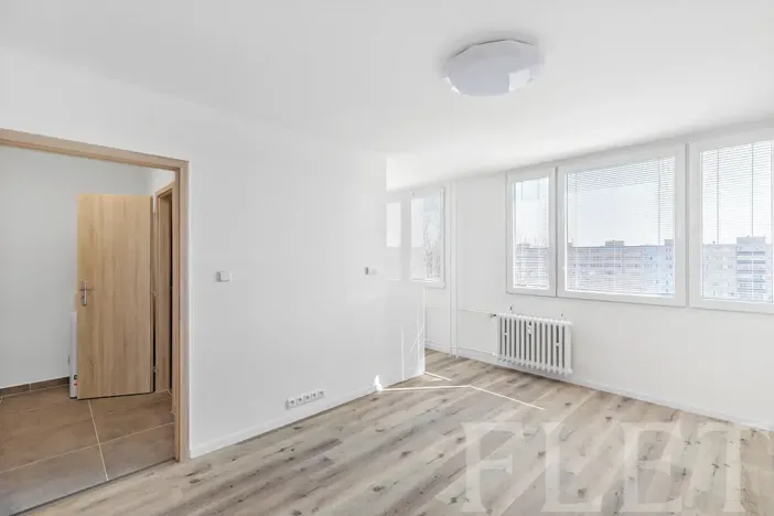 Pronájem bytu 1+kk, Praha - Prosek, Bílinská, 27 m2