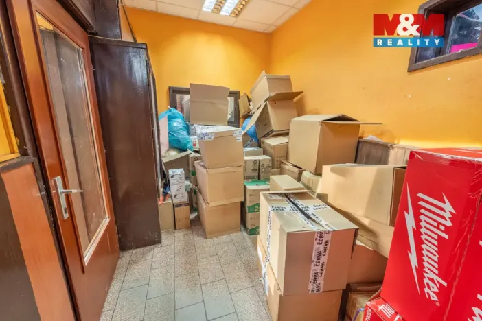 Prodej obchodního prostoru, Kladno - Švermov, Velvarská, 87 m2