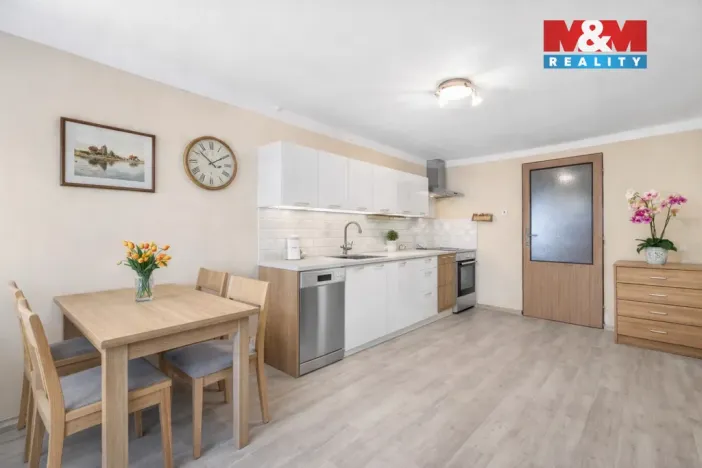 Prodej rodinného domu, Spomyšl, 350 m2