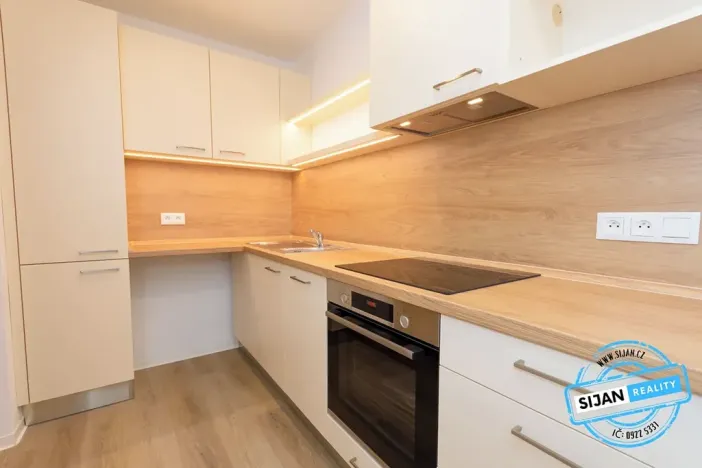 Pronájem bytu 2+1, Opava, Krnovská, 39 m2