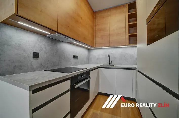 Pronájem bytu 2+kk, Zlín, Ševcovská, 61 m2