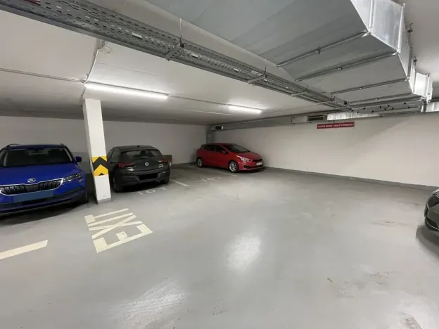 Pronájem garážového stání, Praha - Libeň, V mezihoří, 20 m2