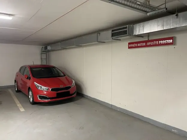Pronájem garážového stání, Praha - Libeň, V mezihoří, 20 m2