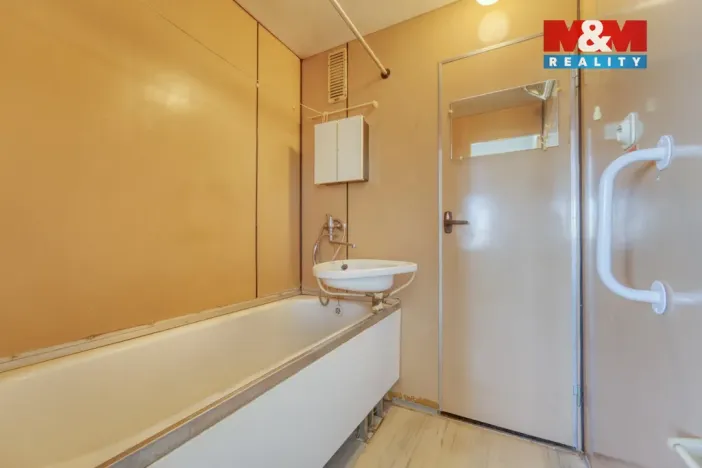 Prodej bytu 2+1, Karlovy Vary - Doubí, Modenská, 60 m2