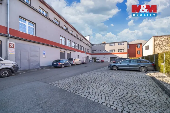 Pronájem kanceláře, Plzeň, Božkovské náměstí, 1021 m2