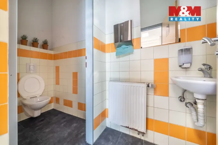 Pronájem kanceláře, Plzeň, Božkovské náměstí, 1021 m2