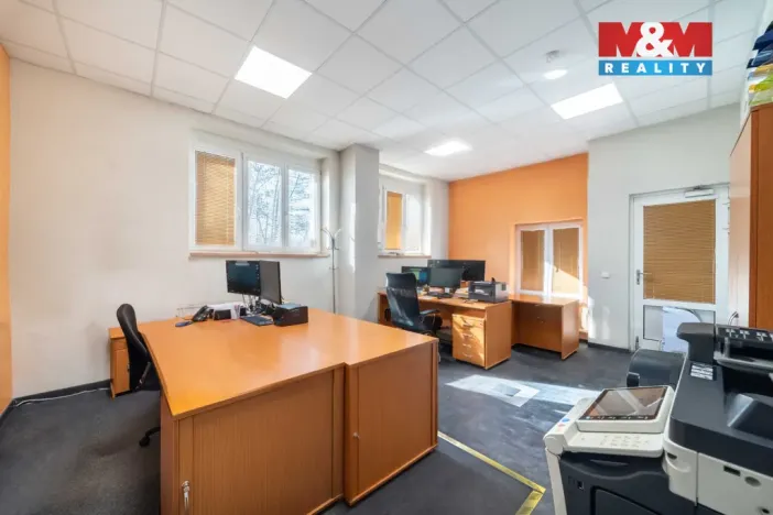 Pronájem kanceláře, Plzeň, Božkovské náměstí, 1021 m2