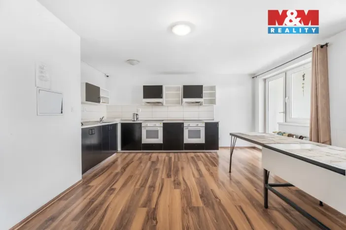 Prodej činžovního domu, Milovice, Topolová, 3337 m2