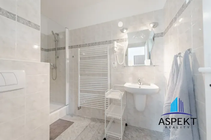 Pronájem bytu 1+kk, Praha - Kobylisy, Učitelská, 25 m2