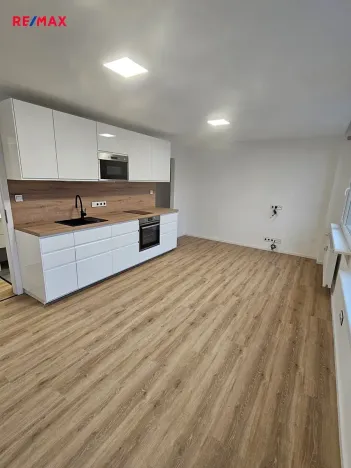 Pronájem bytu 1+kk, Kladno, V Bažantnici, 33 m2