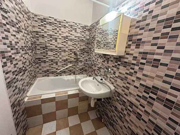 Prodej bytu 2+kk, Praha - Kobylisy, Chabařovická, 46 m2