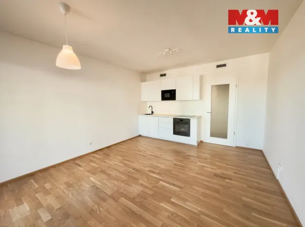 Pronájem bytu 1+kk, Praha, Mezi vodami, 30 m2