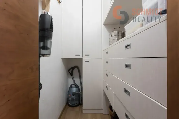 Prodej rodinného domu, Hustopeče, U Větrolamu, 300 m2