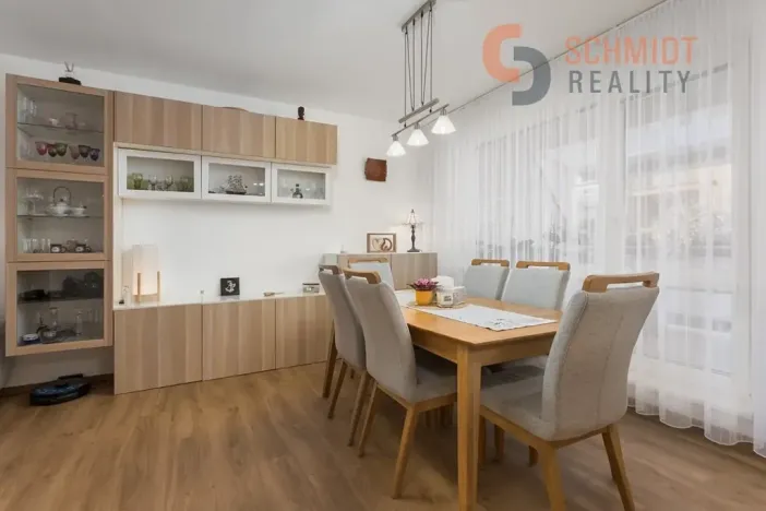 Prodej rodinného domu, Hustopeče, U Větrolamu, 300 m2