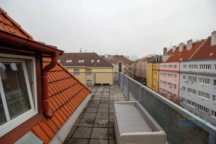 Pronájem atypického bytu, Praha - Nusle, Družnosti, 42 m2