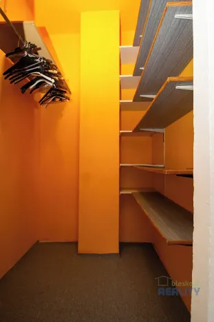 Pronájem atypického bytu, Praha - Nusle, Družnosti, 42 m2