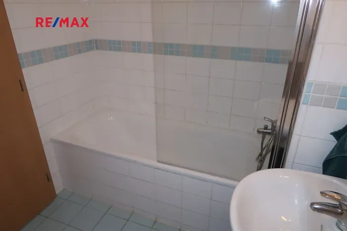 Pronájem bytu 1+kk, Praha - Hloubětín, Nepelova, 30 m2